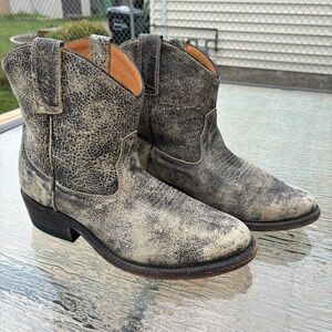 Miz Mooz Women's Leather Carlito Grey Distressed Western Ankle Boots Size 6